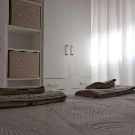 * Luxury Penthouse * Facing The Sea Wifi + Park شقة