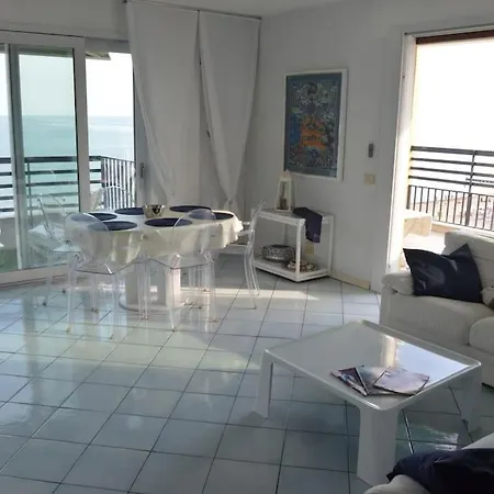 * Luxury Penthouse * Facing The Sea Wifi + Park شقة ليدو دي يسولو